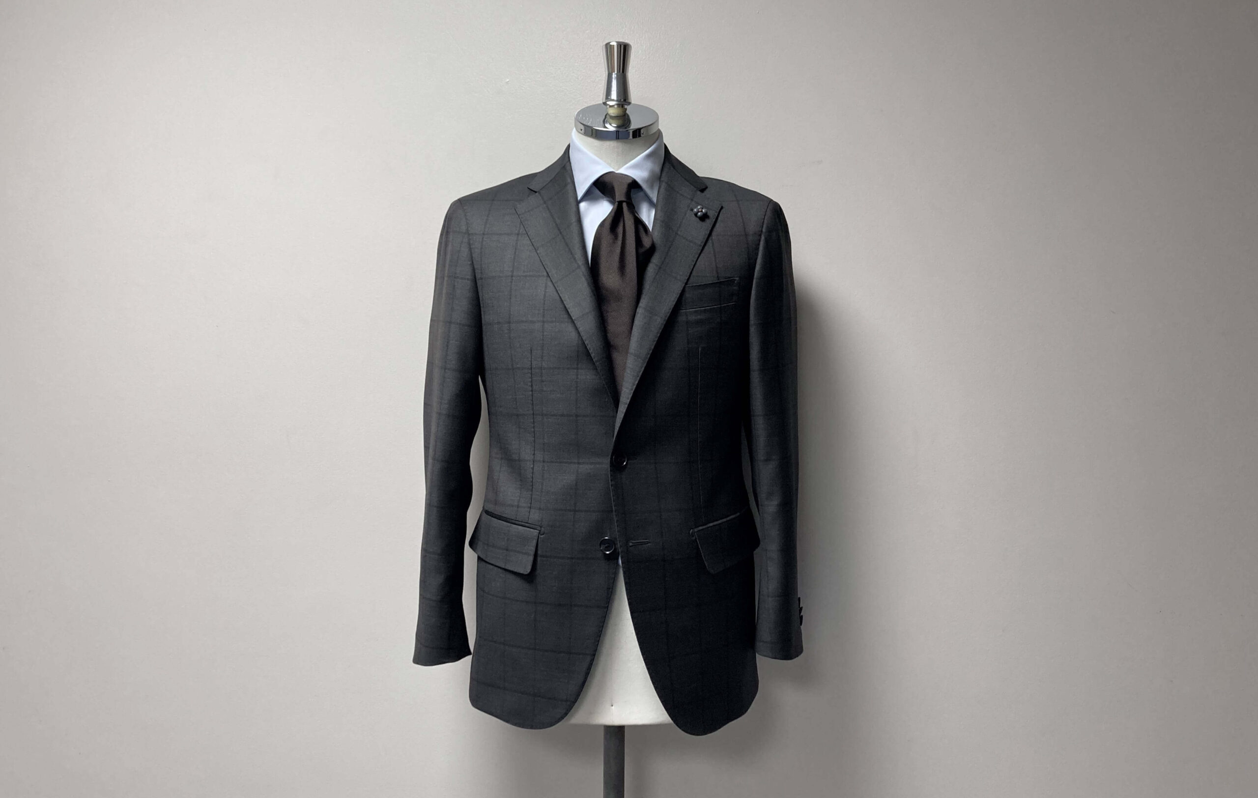 名古屋のCENTOが扱う生地、ドーメルの生地「アマデウス・アクション」のダークブラウン×ウインドーペーンのオーダースーツ