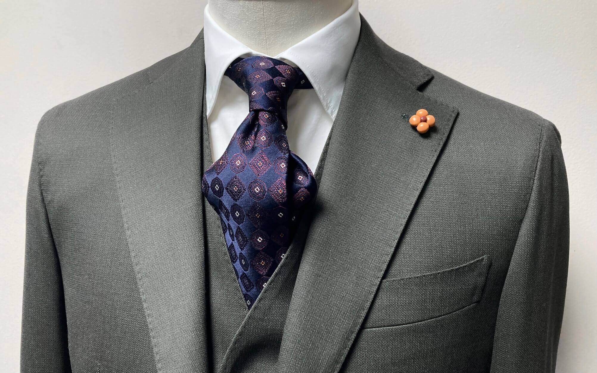 名古屋CENTOでご新規のお客様が仕立てたMARLANE（マルラーネ）のオリーブグリーン・オーダースリーピーススーツ