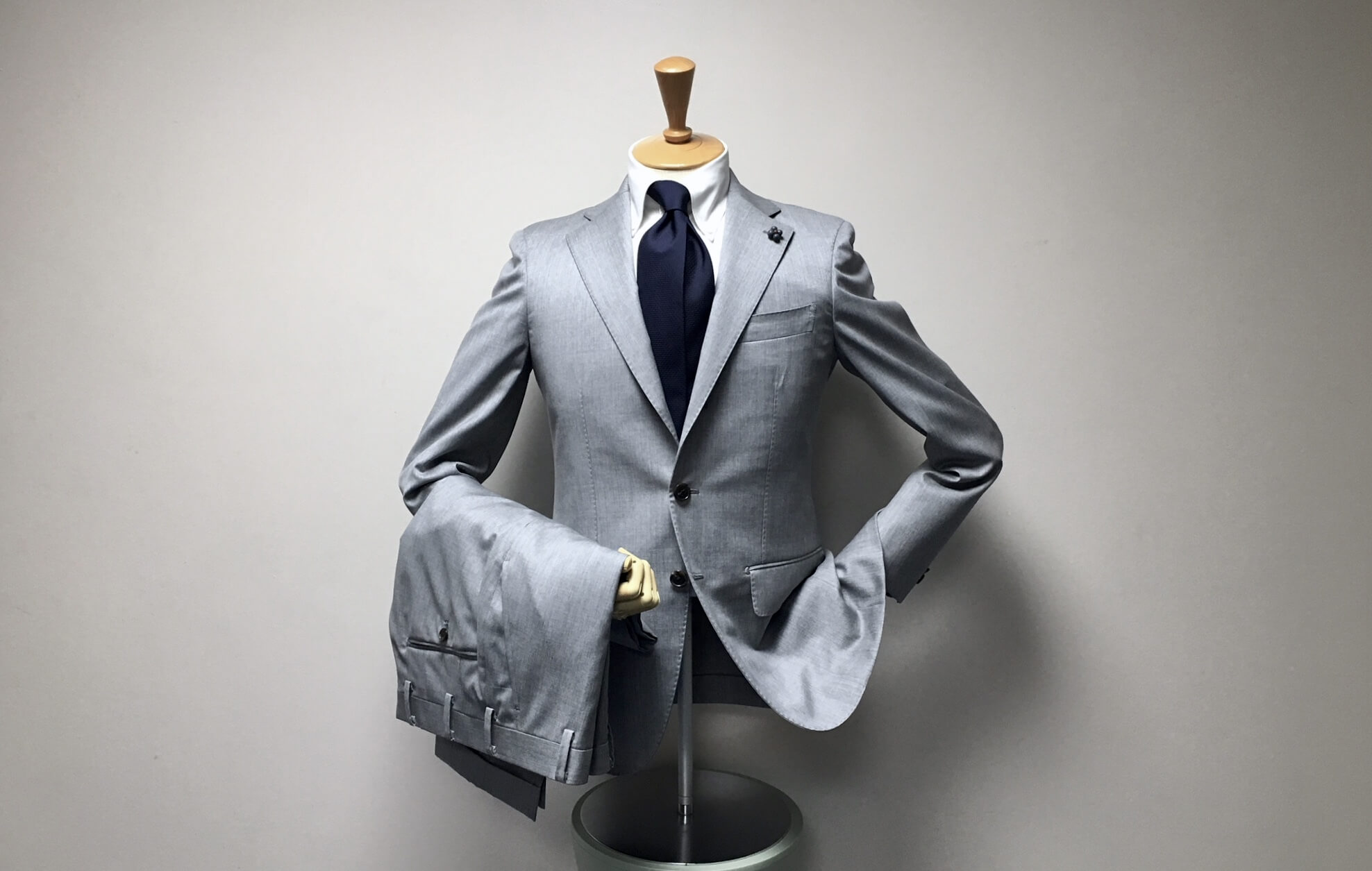 名古屋CENTOで仕立てた、孤高なライトグレーのオーダースーツ